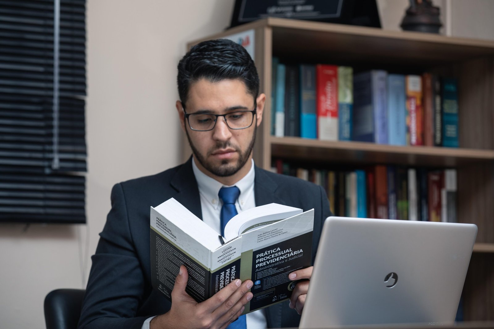 Experienced divorce lawyer